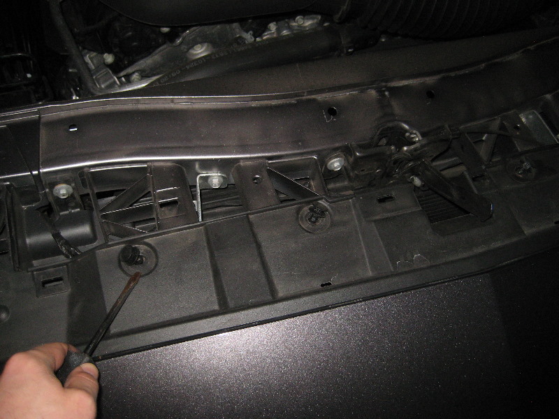 2011-2014-Dodge-Charger-Headlight-Bulbs-Replacement-Guide-010