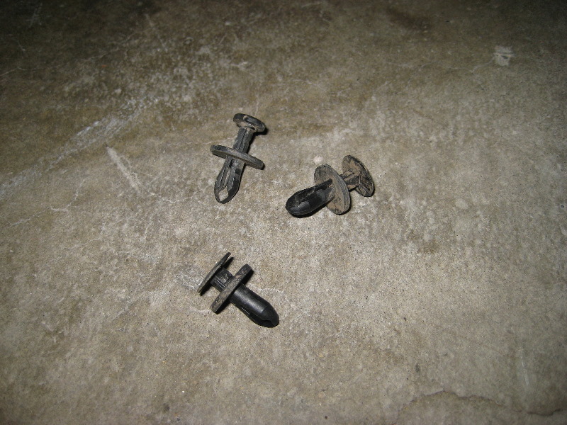 2011-2014-Dodge-Charger-Headlight-Bulbs-Replacement-Guide-017