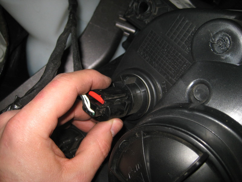 2011-2014-Dodge-Charger-Headlight-Bulbs-Replacement-Guide-069