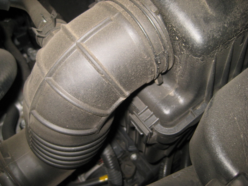 2011-2015-Hyundai-Accent-Engine-Air-Filter-Replacement-Guide-015