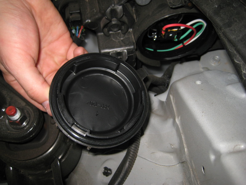 20112015HyundaiAccentHeadlightBulbsReplacementGuide004