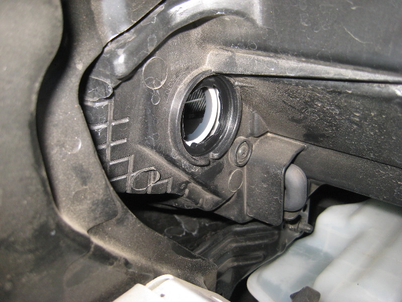 2011-2015-Hyundai-Accent-Headlight-Bulbs-Replacement-Guide-026