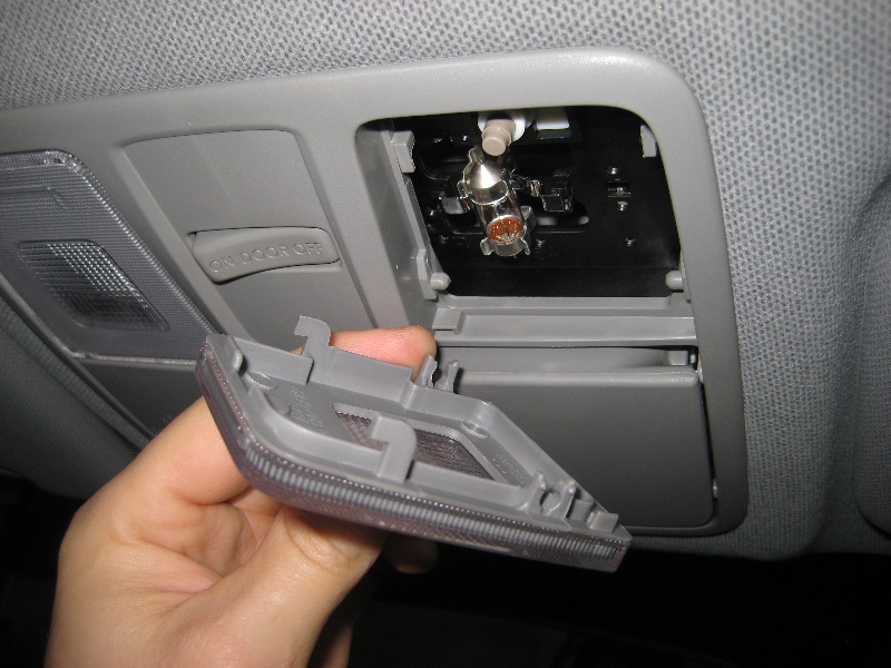2011-2015-Hyundai-Accent-Map-Light-Bulbs-Replacement-Guide-003