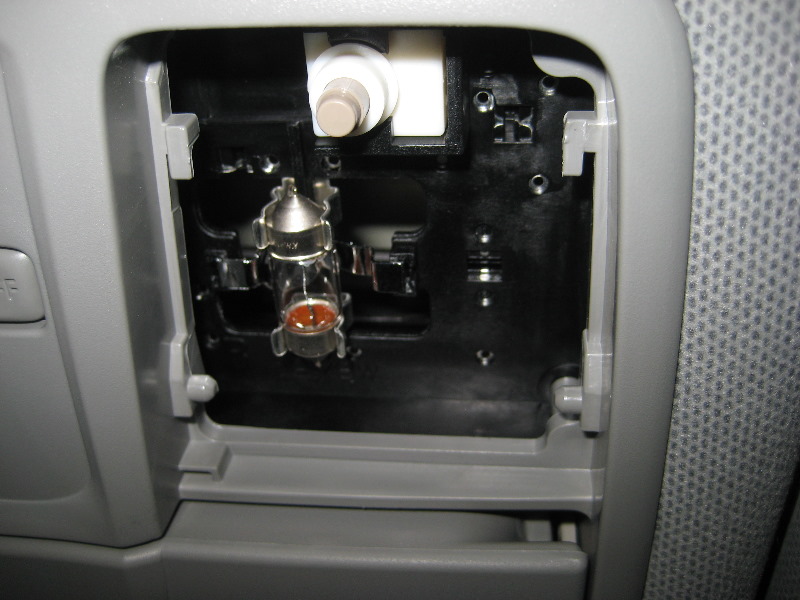 2011-2015-Hyundai-Accent-Map-Light-Bulbs-Replacement-Guide-004