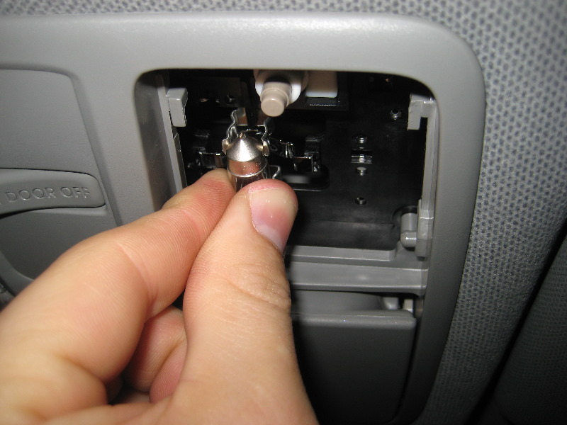 2011-2015-Hyundai-Accent-Map-Light-Bulbs-Replacement-Guide-008