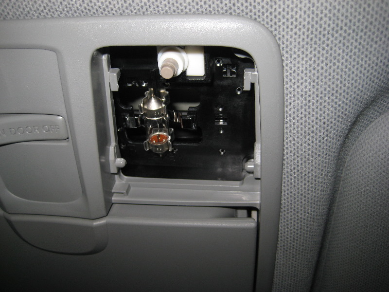 2011-2015-Hyundai-Accent-Map-Light-Bulbs-Replacement-Guide-009