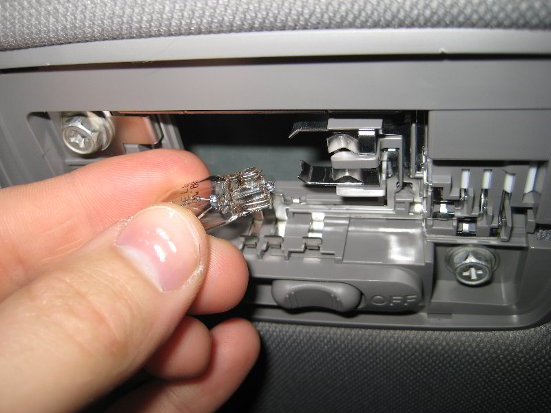 2012-2015-Honda-Civic-Dome-Light-Bulb-Replacement-Guide-006