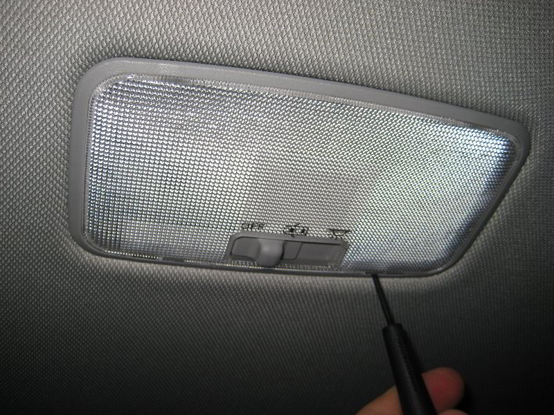 2012-2016-Toyota-Camry-Dome-Light-Bulb-Replacement-Guide-002