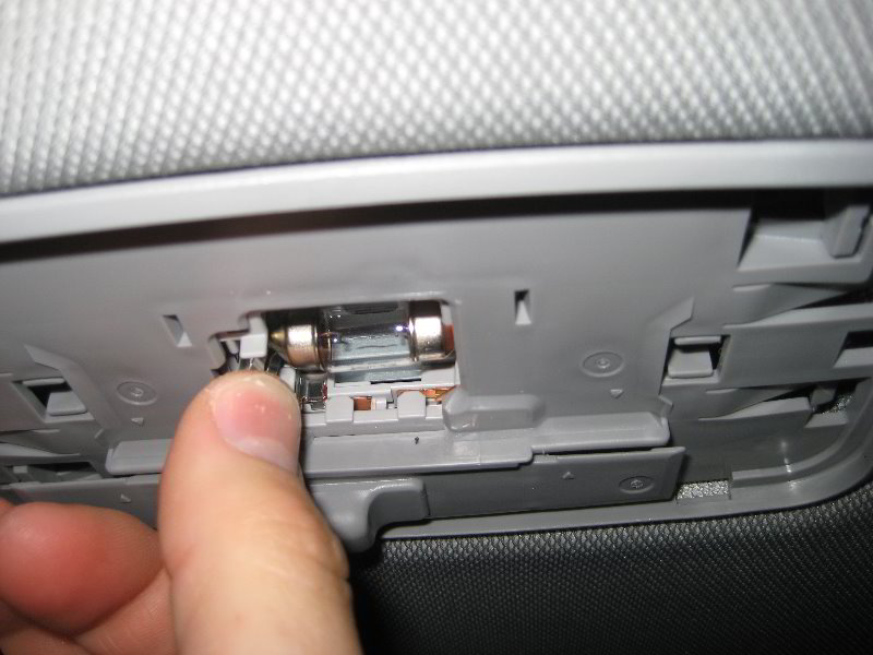 2012-2016-Toyota-Camry-Dome-Light-Bulb-Replacement-Guide-006
