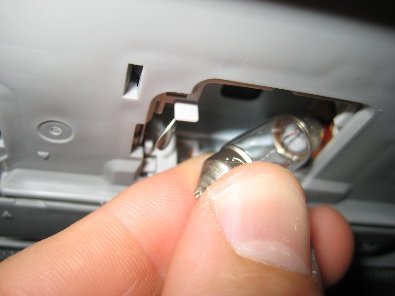 2012-2016-Toyota-Camry-Dome-Light-Bulb-Replacement-Guide-009