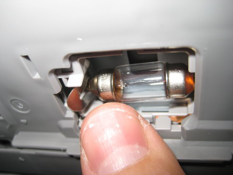 2012-2016-Toyota-Camry-Dome-Light-Bulb-Replacement-Guide-011