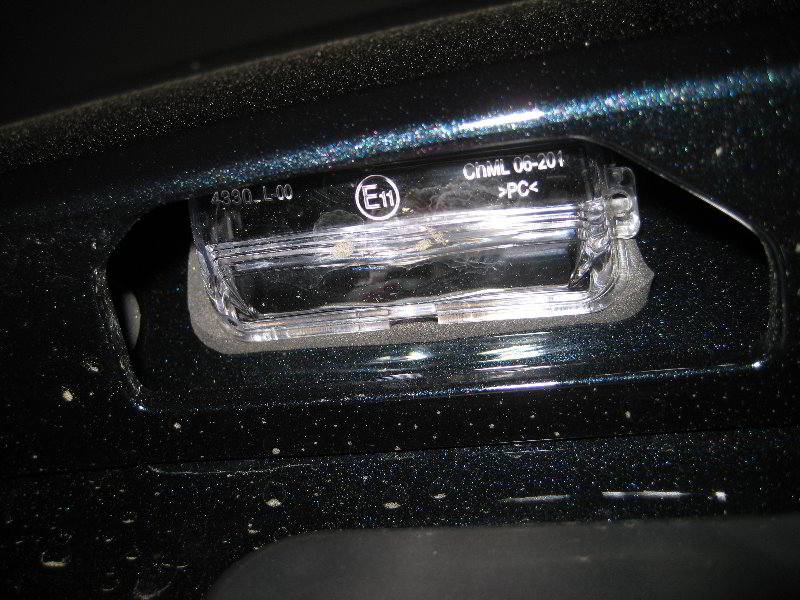 20122016ToyotaCamryLicensePlateLightBulbsReplacementGuide001