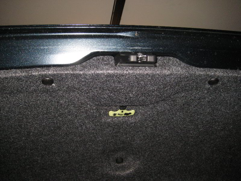 20122016ToyotaCamryLicensePlateLightBulbsReplacementGuide002