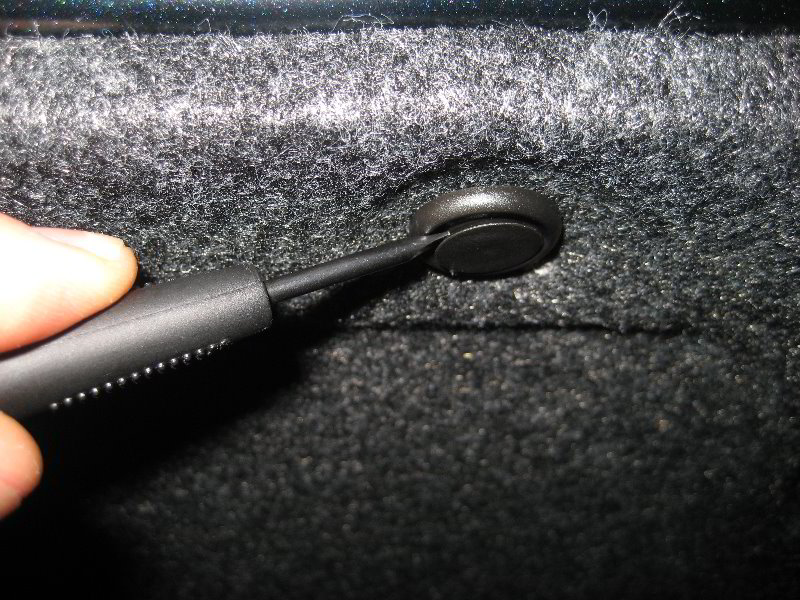 2012-2016-Toyota-Camry-License-Plate-Light-Bulbs-Replacement-Guide-003