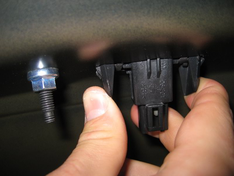 20122016ToyotaCamryLicensePlateLightBulbsReplacementGuide007