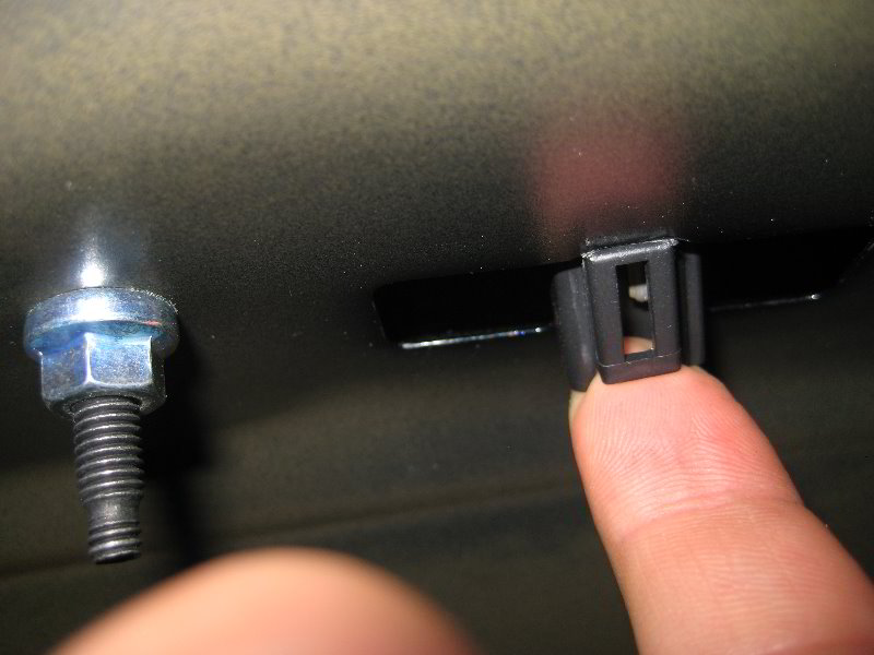 20122016ToyotaCamryLicensePlateLightBulbsReplacementGuide008