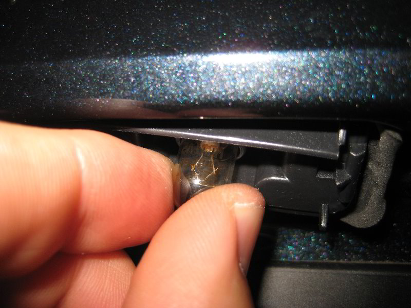 20122016ToyotaCamryLicensePlateLightBulbsReplacementGuide014