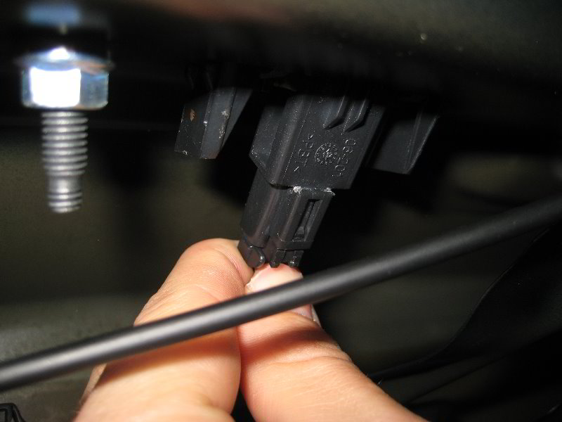 20122016ToyotaCamryLicensePlateLightBulbsReplacementGuide017