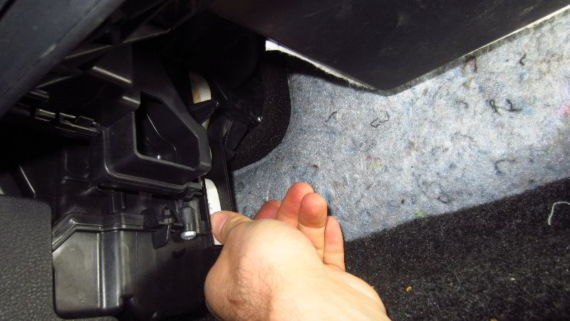 2012-2019-Nissan-Versa-Cabin-Air-Filter-Replacement-Guide-017