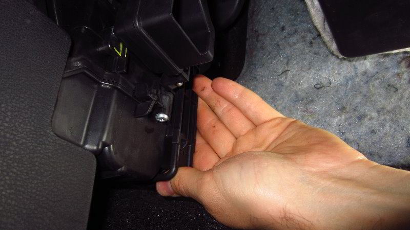 2012-2019-Nissan-Versa-Cabin-Air-Filter-Replacement-Guide-019