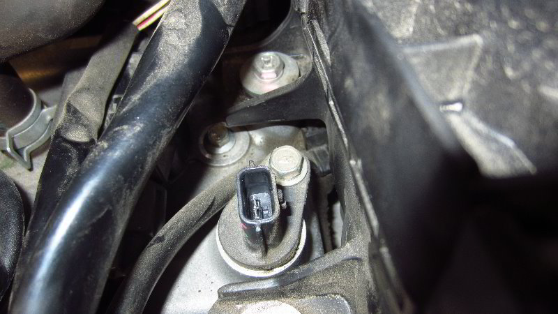 2012-2019-Nissan-Versa-Camshaft-Position-Sensors-Replacement-Guide-007