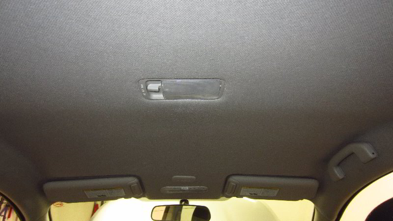 2012-2019-Nissan-Versa-Dome-Light-Bulb-Replacement-Guide-001