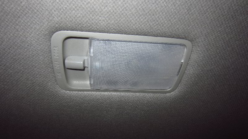 2012-2019-Nissan-Versa-Dome-Light-Bulb-Replacement-Guide-002