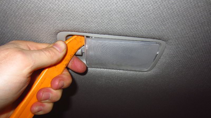 2012-2019-Nissan-Versa-Dome-Light-Bulb-Replacement-Guide-003