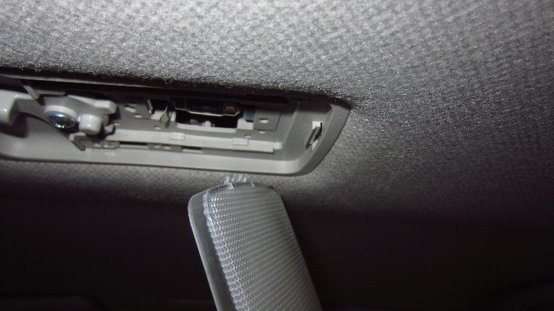 2012-2019-Nissan-Versa-Dome-Light-Bulb-Replacement-Guide-005