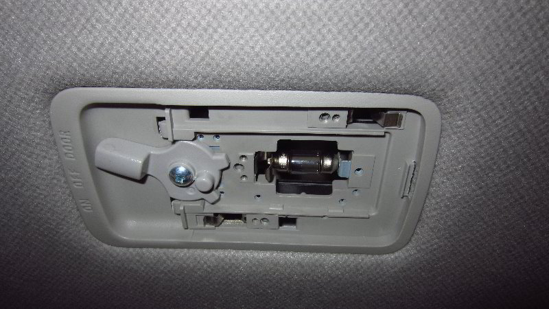 2012-2019-Nissan-Versa-Dome-Light-Bulb-Replacement-Guide-007