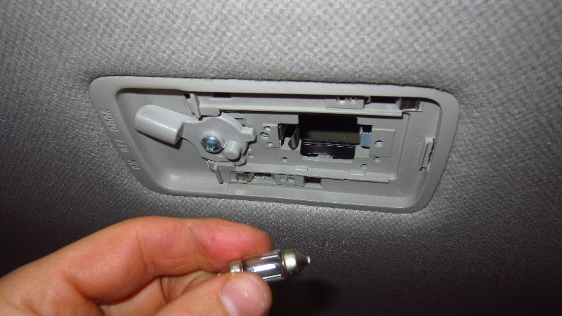 2012-2019-Nissan-Versa-Dome-Light-Bulb-Replacement-Guide-009