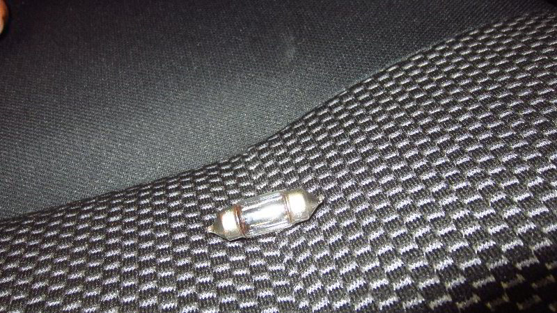 2012-2019-Nissan-Versa-Dome-Light-Bulb-Replacement-Guide-010