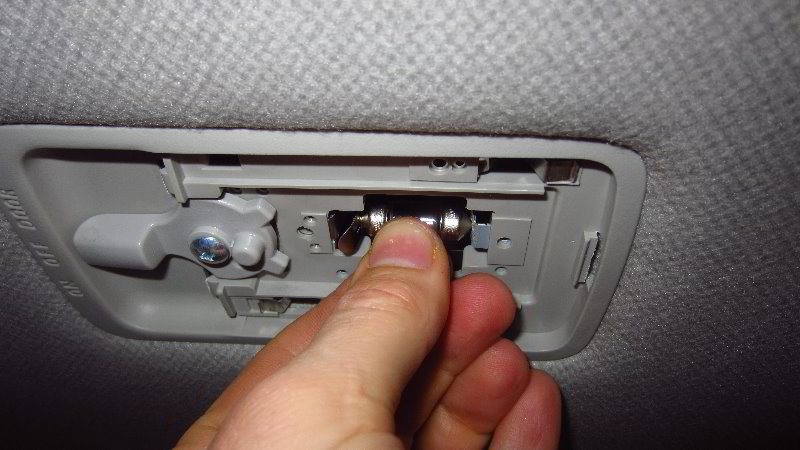 2012-2019-Nissan-Versa-Dome-Light-Bulb-Replacement-Guide-012