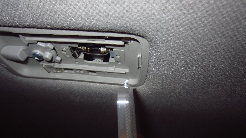 2012-2019-Nissan-Versa-Dome-Light-Bulb-Replacement-Guide-014