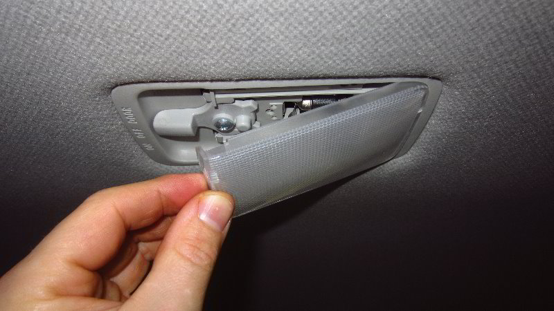 2012-2019-Nissan-Versa-Dome-Light-Bulb-Replacement-Guide-015