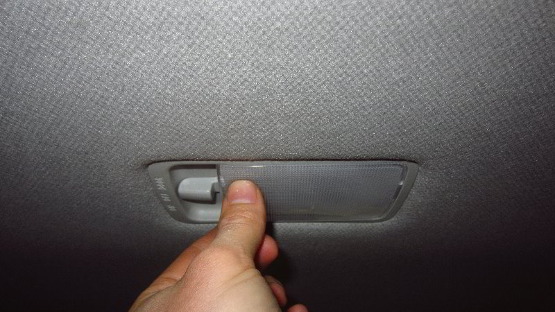 2012-2019-Nissan-Versa-Dome-Light-Bulb-Replacement-Guide-016