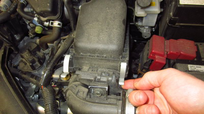 2012-2019-Nissan-Versa-Engine-Air-Filter-Replacement-Guide-004