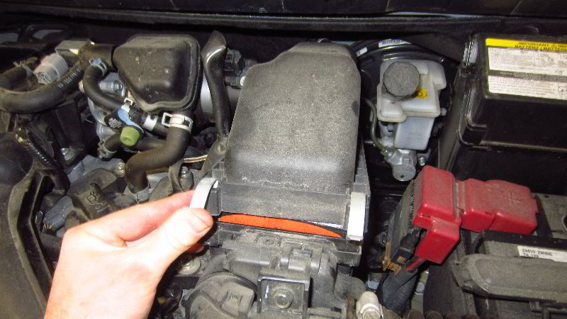 2012-2019-Nissan-Versa-Engine-Air-Filter-Replacement-Guide-005