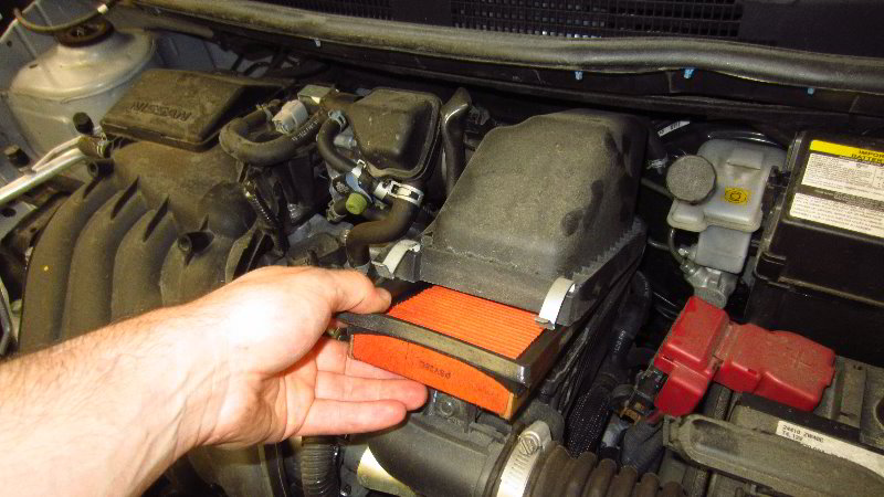 2012-2019-Nissan-Versa-Engine-Air-Filter-Replacement-Guide-006