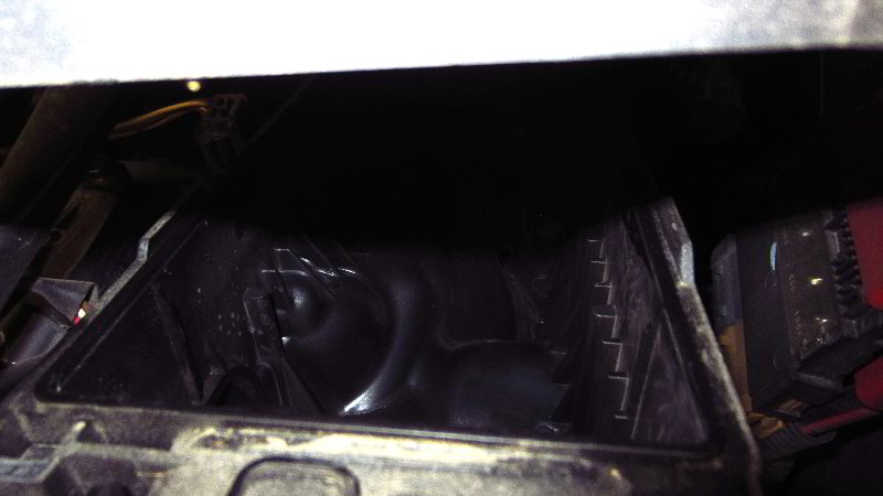 2012-2019-Nissan-Versa-Engine-Air-Filter-Replacement-Guide-010