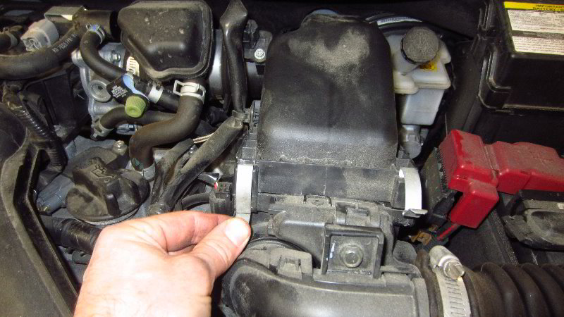 2012-2019-Nissan-Versa-Engine-Air-Filter-Replacement-Guide-013