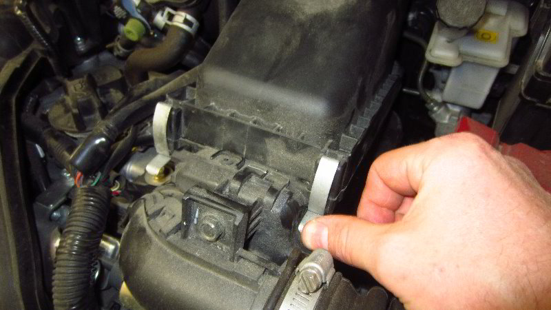 2012-2019-Nissan-Versa-Engine-Air-Filter-Replacement-Guide-014