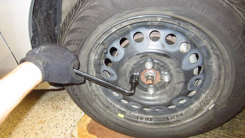 2012-2019-Nissan-Versa-Front-Brake-Pads-Replacement-Guide-004