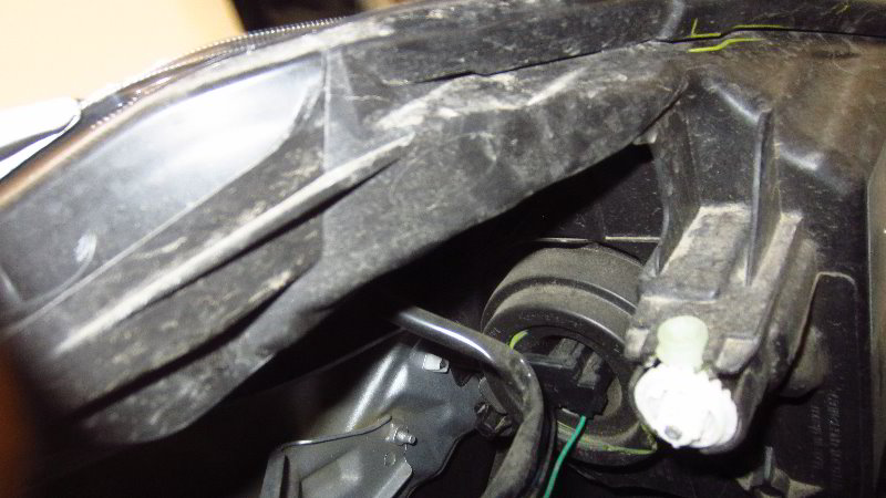 2012-2019-Nissan-Versa-Headlight-Bulbs-Replacement-Guide-002