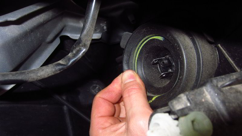 2012-2019-Nissan-Versa-Headlight-Bulbs-Replacement-Guide-005