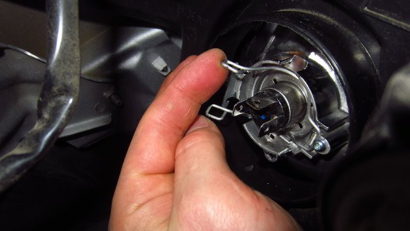 2012-2019-Nissan-Versa-Headlight-Bulbs-Replacement-Guide-009