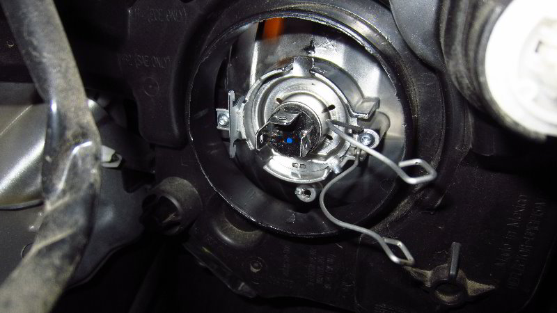 2012-2019-Nissan-Versa-Headlight-Bulbs-Replacement-Guide-010