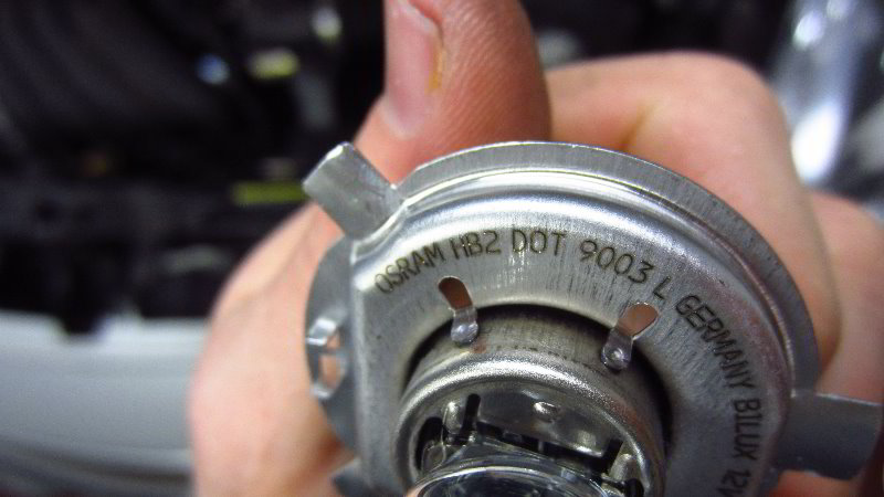 2012-2019-Nissan-Versa-Headlight-Bulbs-Replacement-Guide-012