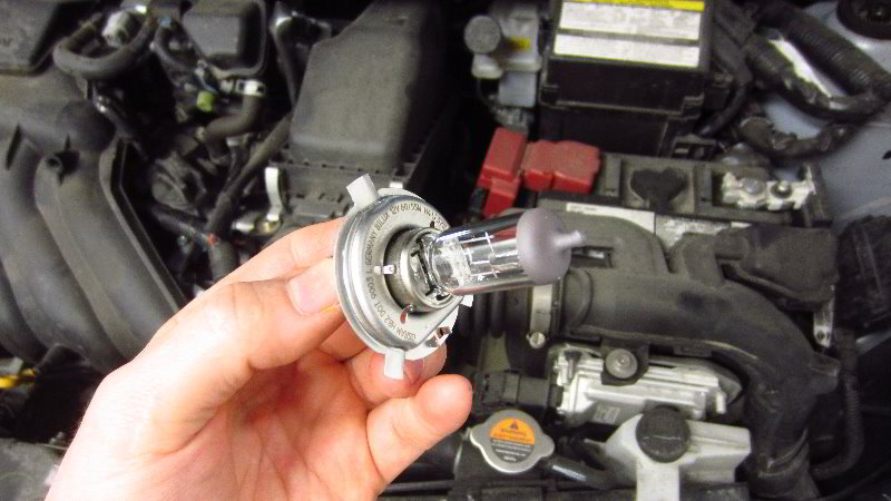 2012-2019-Nissan-Versa-Headlight-Bulbs-Replacement-Guide-013