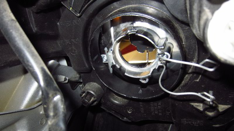 2012-2019-Nissan-Versa-Headlight-Bulbs-Replacement-Guide-014